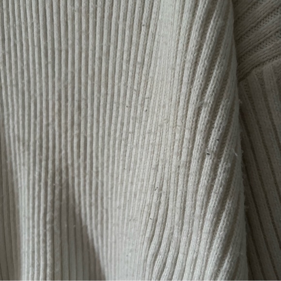 WHITE TURTLE NECK SWEATER - Picture 5 of 10